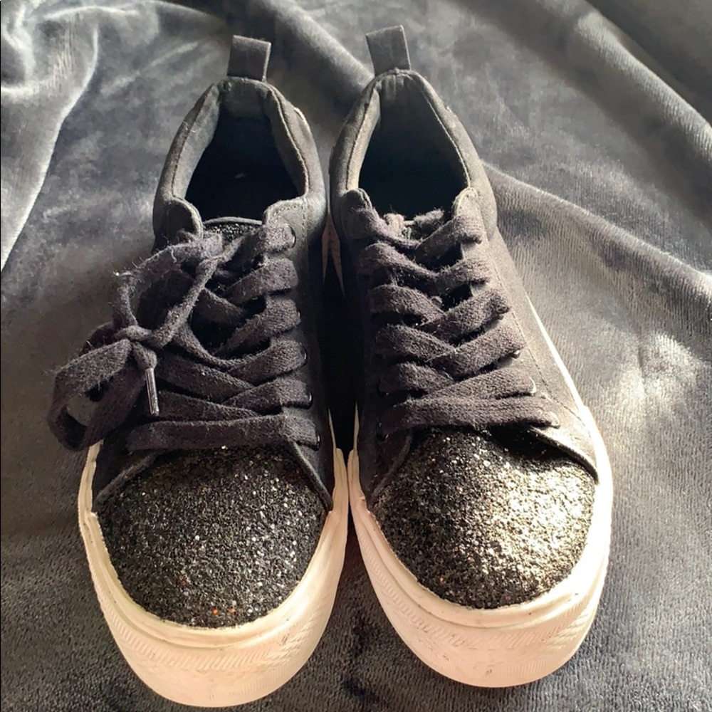Black platform sneakers 💗